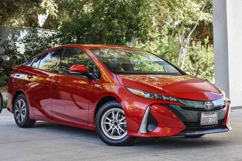 2017 Toyota Prius Prime Premium photo 1