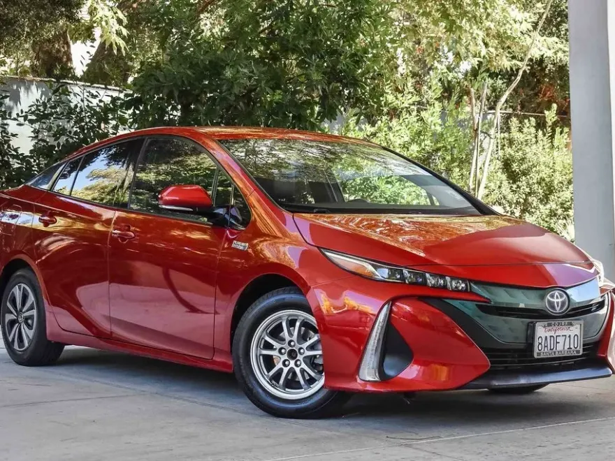 2017 Toyota Prius Prime Premium photo 1