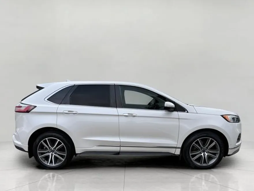 2019 Ford Edge Titanium photo 1