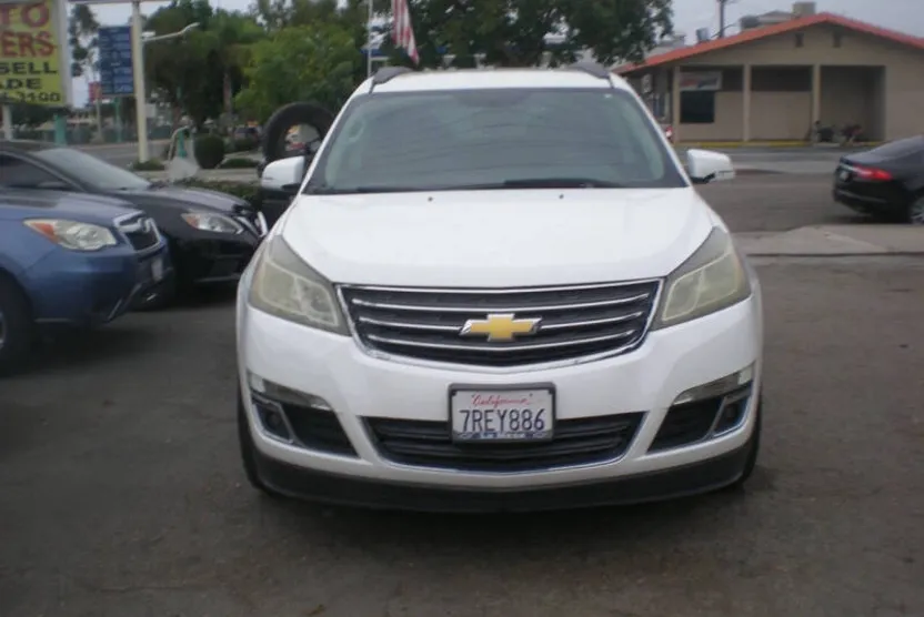 2016 Chevrolet Traverse 1LT photo 1