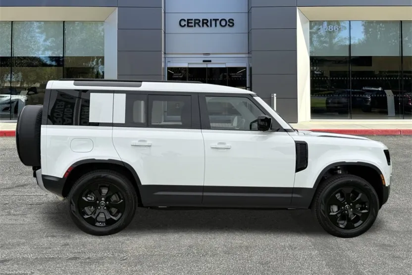 2025 Land Rover Defender 110 S photo 1