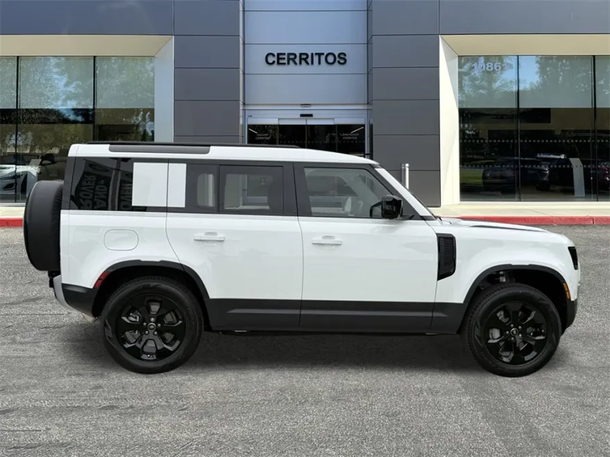 2025 Land Rover Defender 110 S photo 1