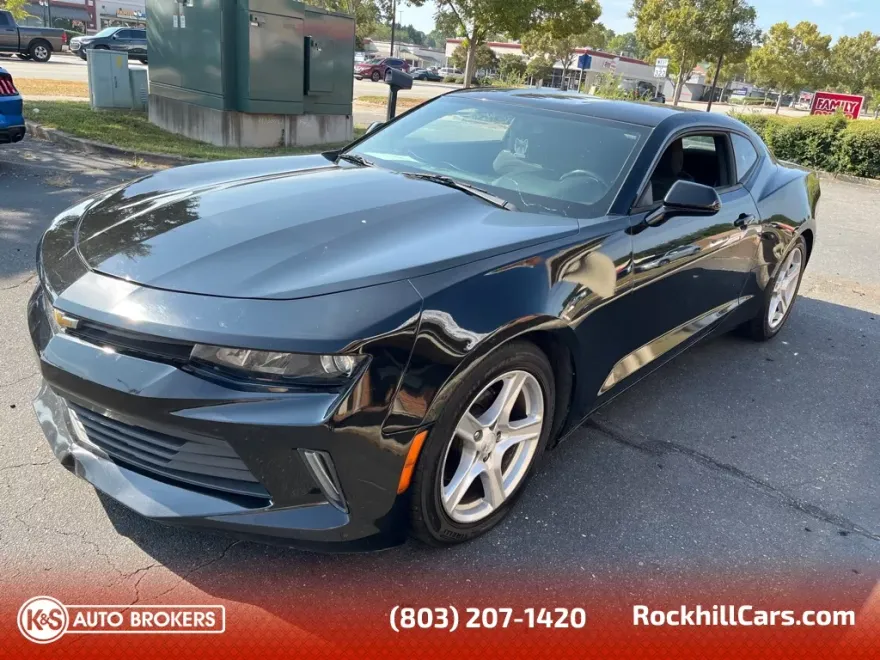 2017 Chevrolet Camaro 1LT photo 1