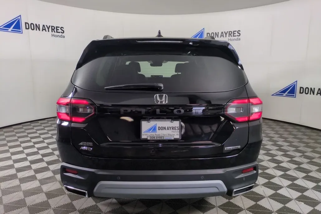 2025 Honda Pilot Touring photo 1