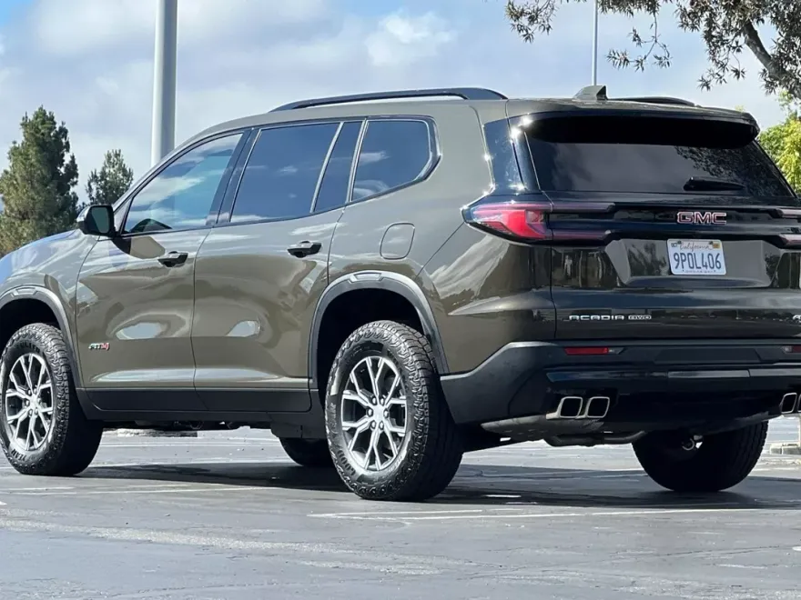 2024 Gmc Acadia AT4 photo 1