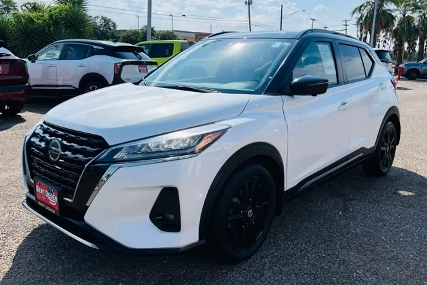 2021 Nissan Kicks SR photo 1