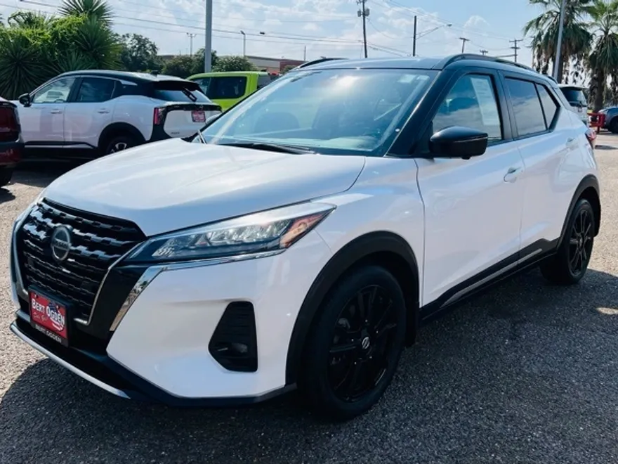 2021 Nissan Kicks SR photo 1