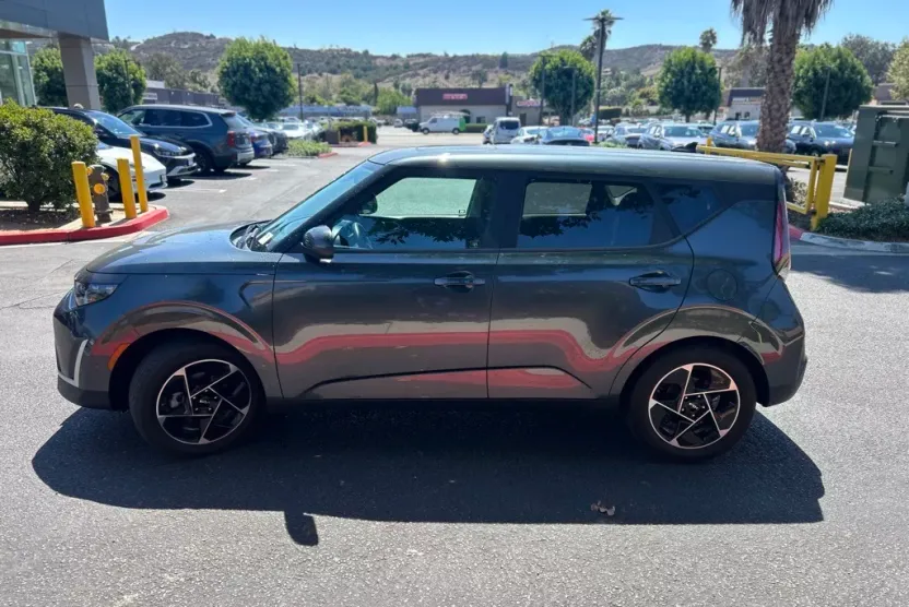 2023 Kia Soul EX photo 1
