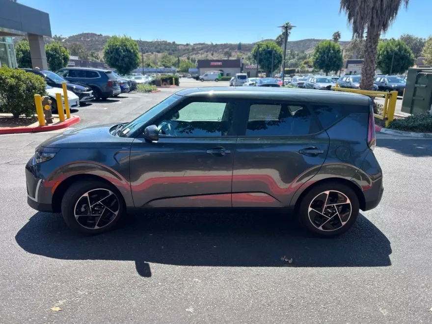 2023 Kia Soul EX photo 1