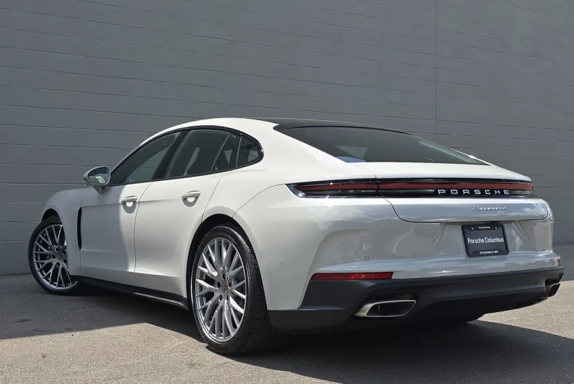 2025 Porsche Panamera 4 photo 1