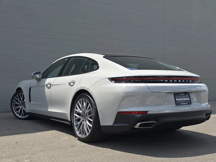 2025 Porsche Panamera 4 photo 1