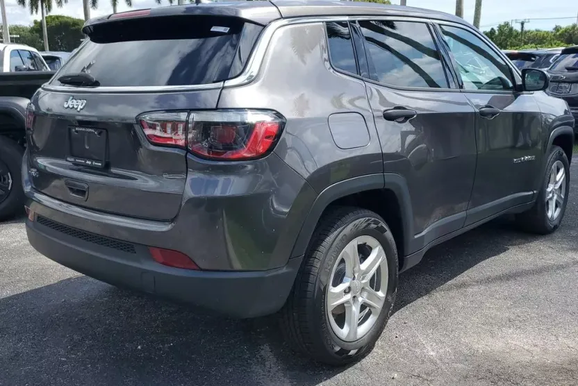 2023 Jeep Compass Sport photo 1