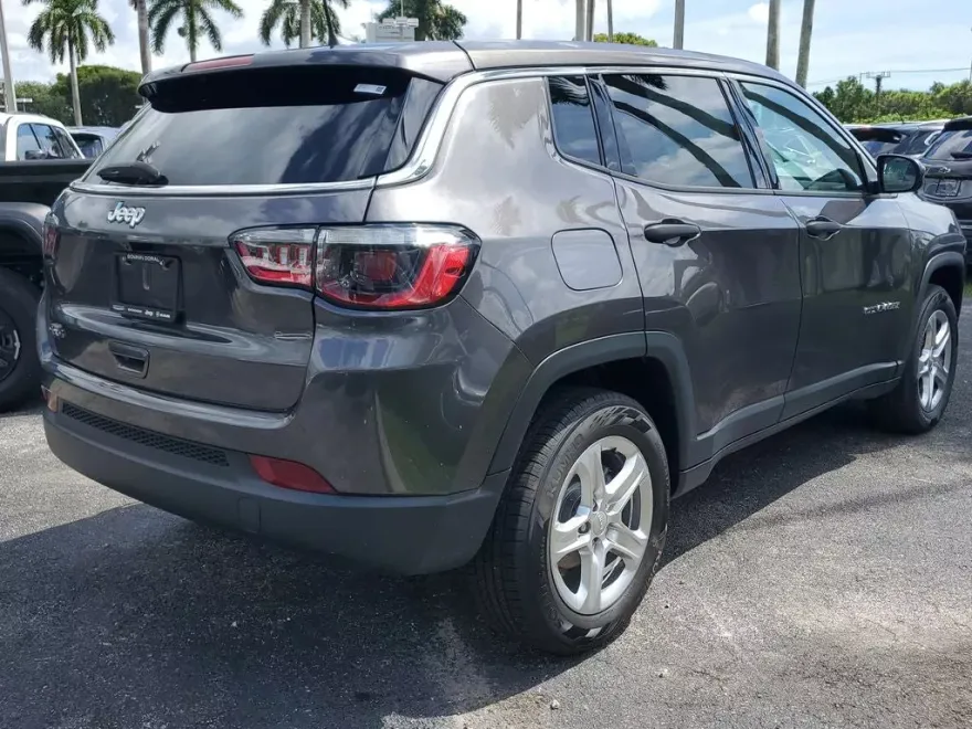 2023 Jeep Compass Sport photo 1