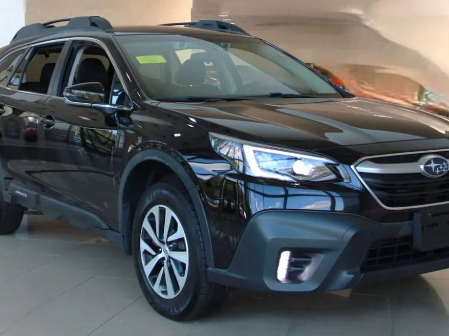 2020 Subaru Outback Premium photo 1