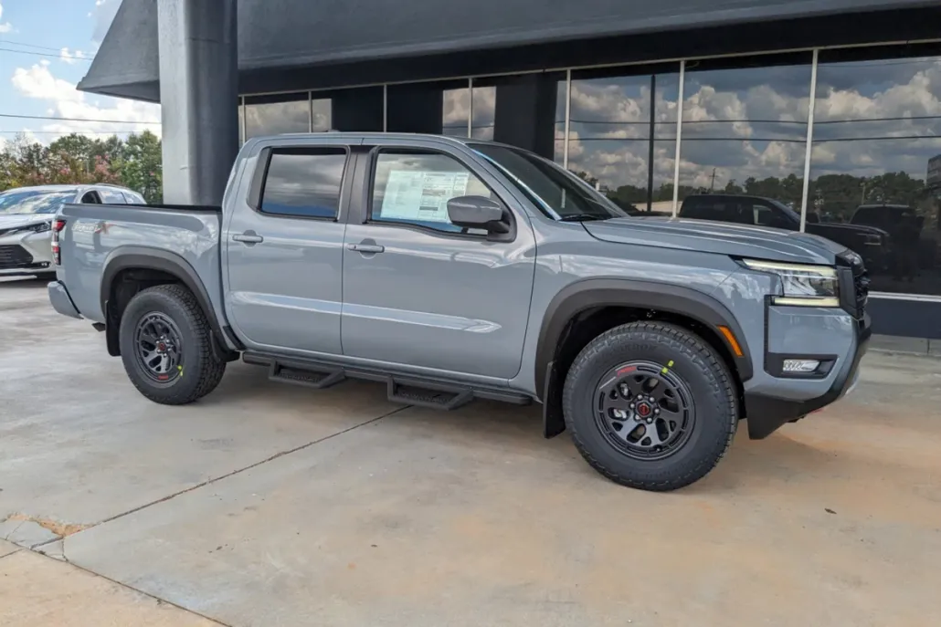 2025 Nissan Frontier Crew Cab PRO-X photo 1