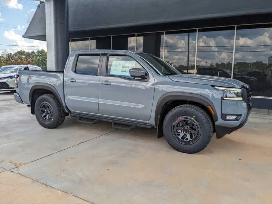 2025 Nissan Frontier Crew Cab PRO-X photo 1