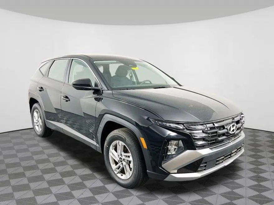 2025 Hyundai Tucson SE photo 1