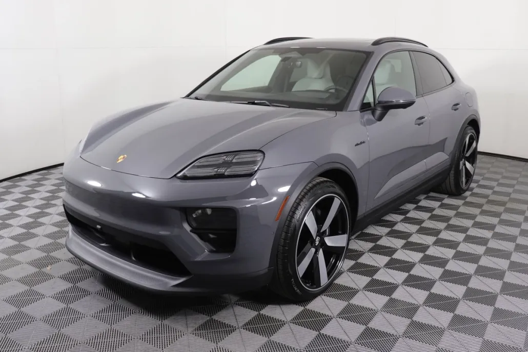 2025 Porsche Macan Electric photo 1