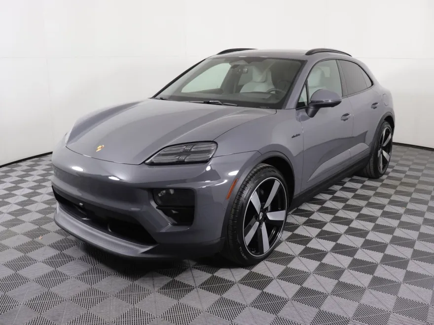 2025 Porsche Macan Electric photo 1