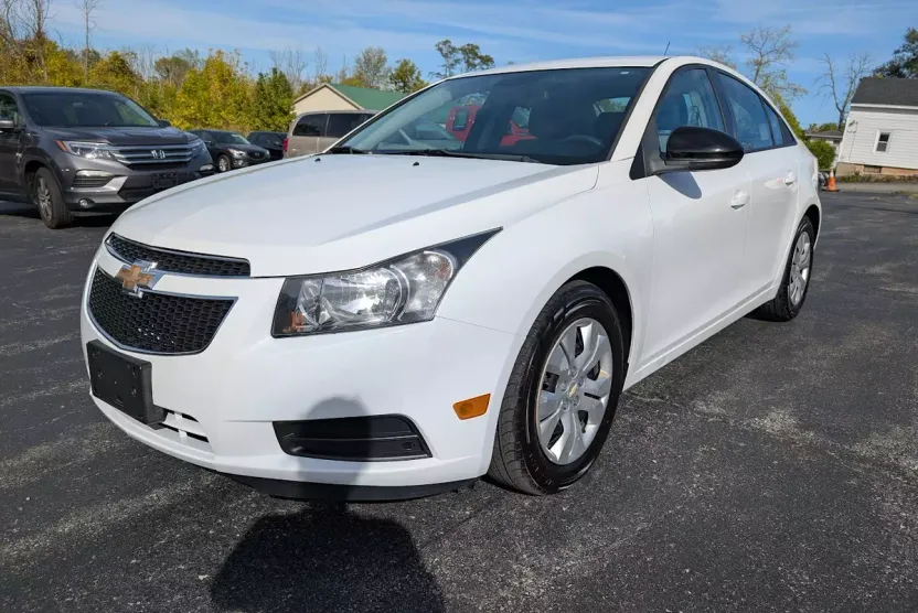 2014 Chevrolet Cruze LS photo 1