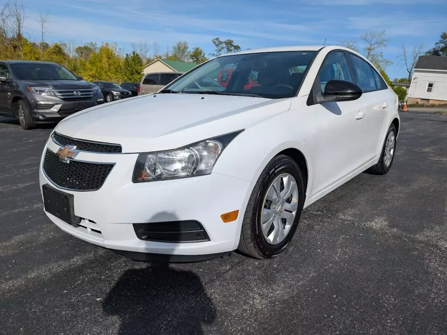 2014 Chevrolet Cruze LS photo 1