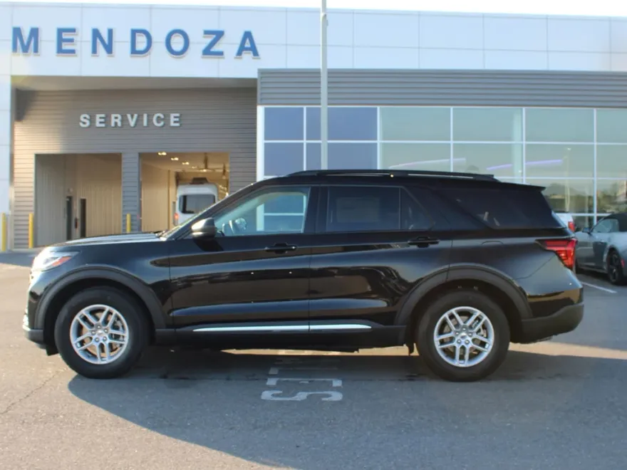2025 Ford Explorer photo 1
