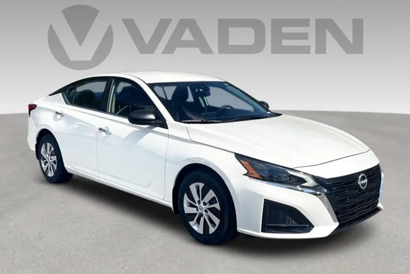 2025 Nissan Altima S photo 1