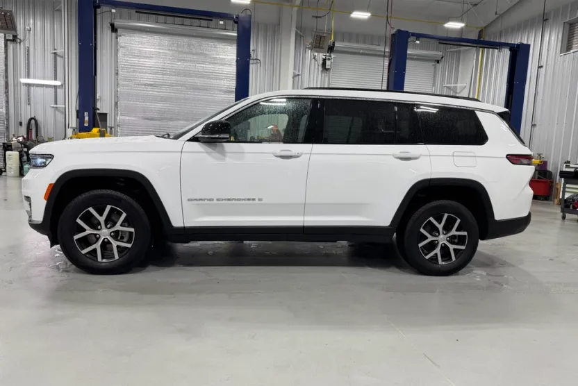2024 Jeep Grand Cherokee Limited photo 1