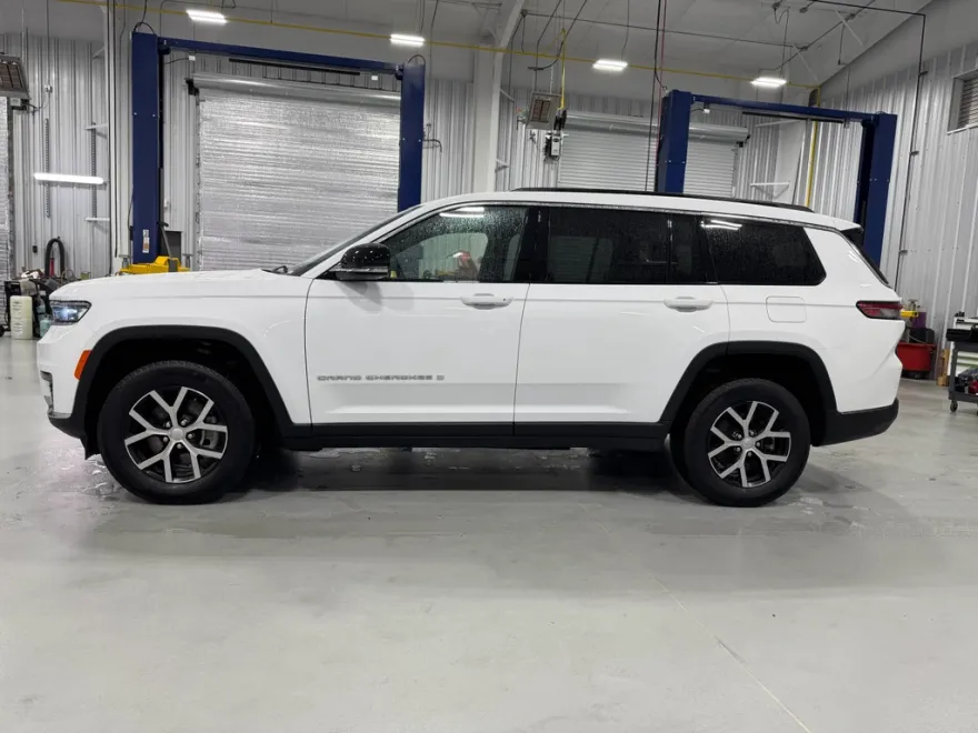 2024 Jeep Grand Cherokee Limited photo 1