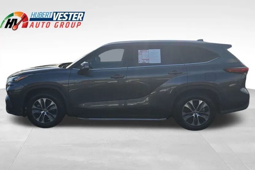 2020 Toyota Highlander XLE photo 1