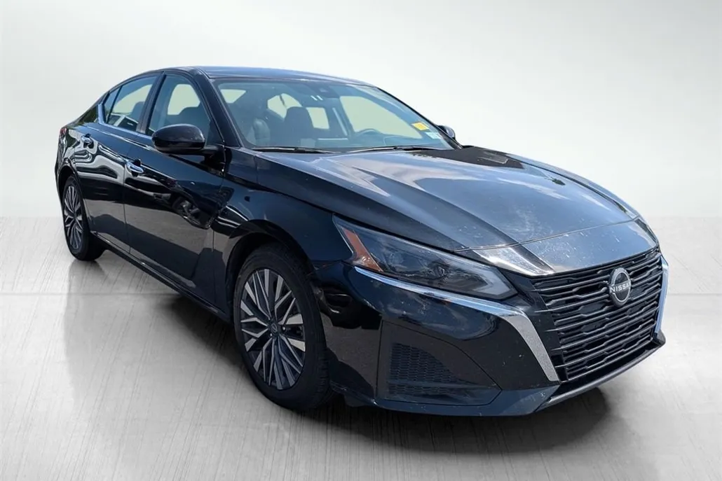 2023 Nissan Altima 2.5 SV photo 1
