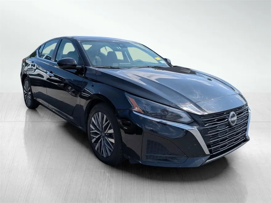 2023 Nissan Altima 2.5 SV photo 1