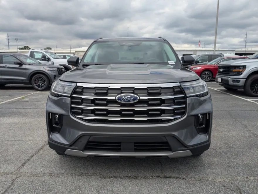 2025 Ford Explorer photo 1