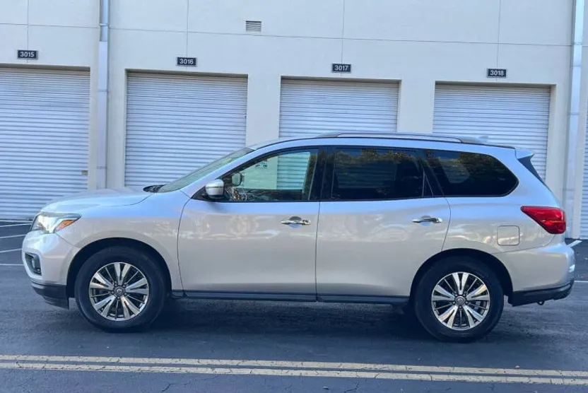 2020 Nissan Pathfinder SV photo 1