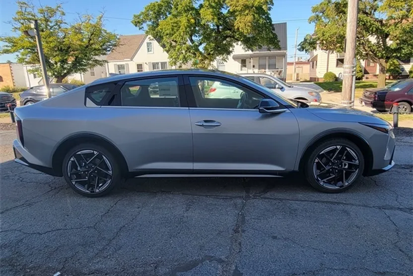 2025 Kia K4 GT-Line photo 1