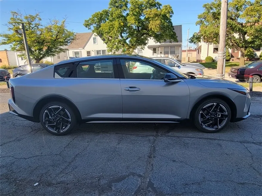 2025 Kia K4 GT-Line photo 1