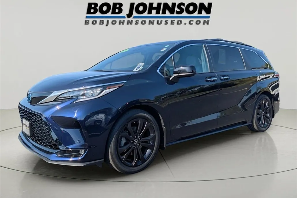 2023 Toyota Sienna XSE photo 1
