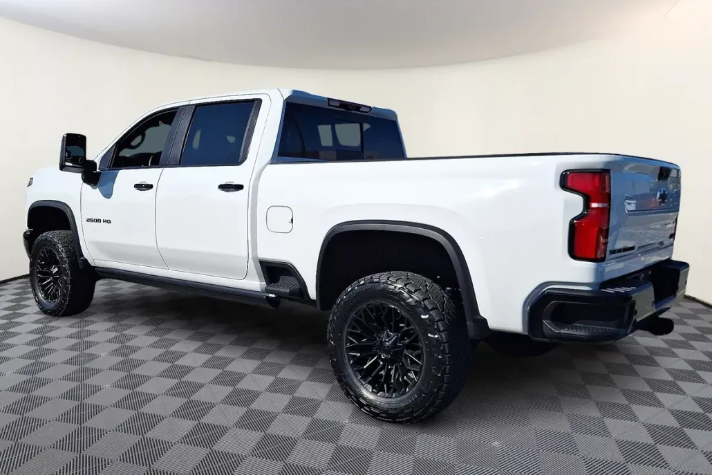 2024 Chevrolet Silverado 2500HD ZR2 photo 1