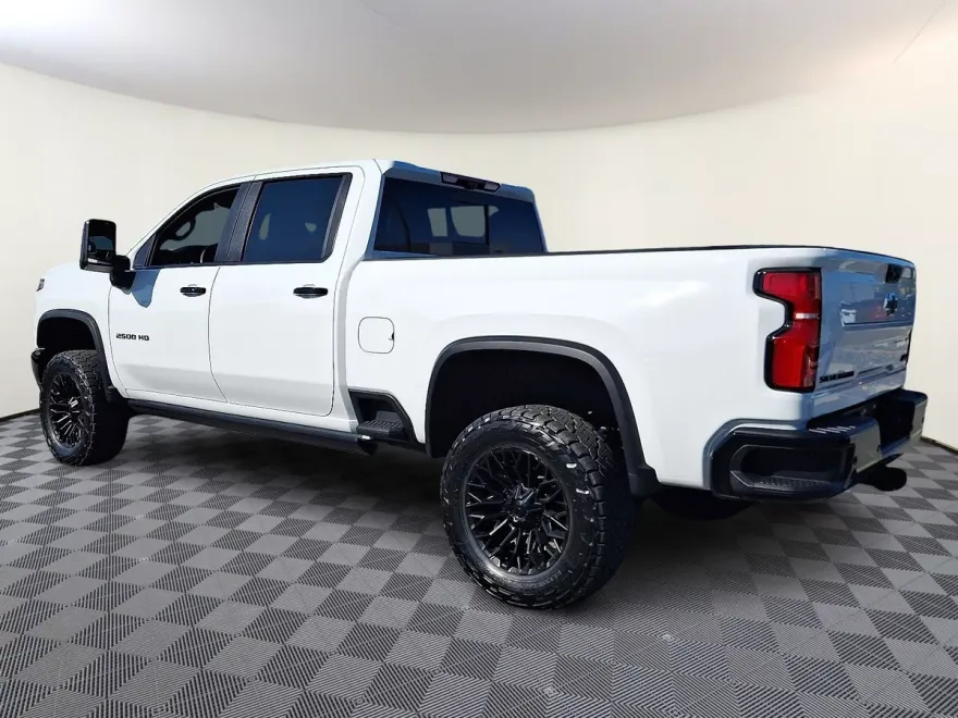 2024 Chevrolet Silverado 2500HD ZR2 photo 1