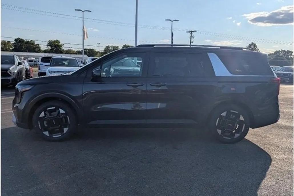 2026 Kia Carnival EX photo 1