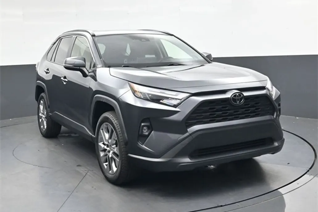 2022 Toyota RAV4 XLE Premium photo 1