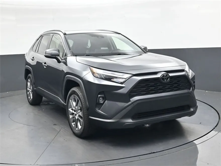 2022 Toyota RAV4 XLE Premium photo 1