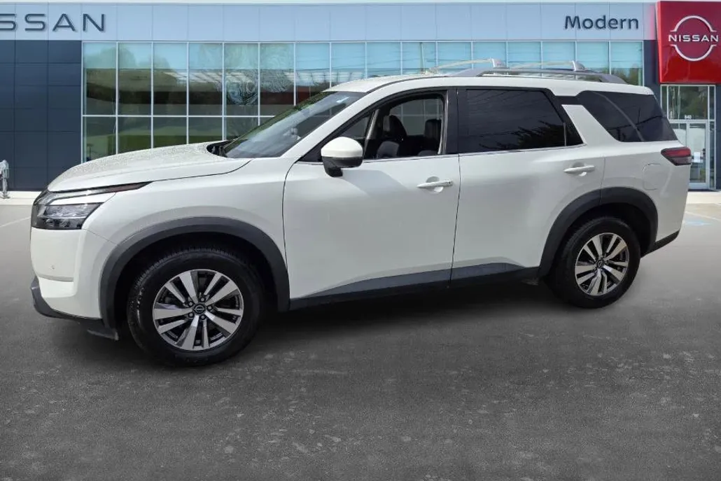 2023 Nissan Pathfinder SL photo 1