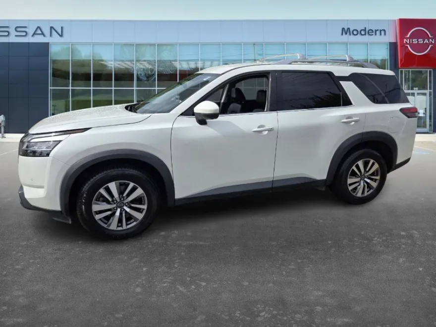 2023 Nissan Pathfinder SL photo 1