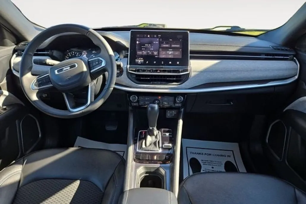 2024 Jeep Compass Latitude photo 1