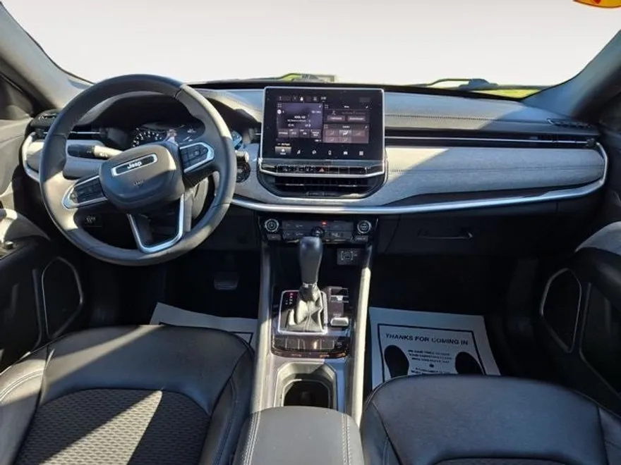 2024 Jeep Compass Latitude photo 1