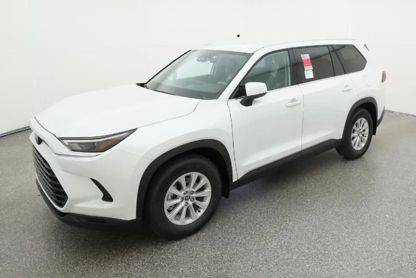 2026 Toyota Highlander XLE Hybrid photo 1