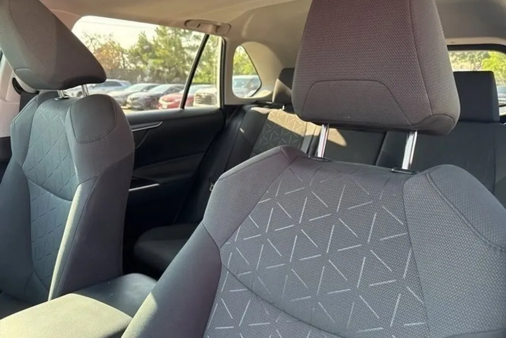 2020 Toyota RAV4 Hybrid XLE photo 1