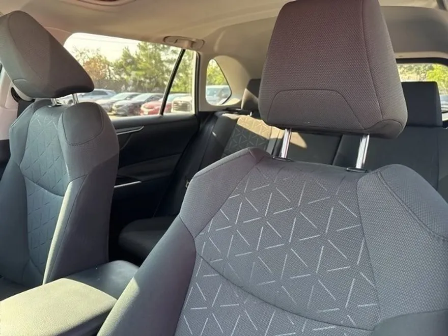 2020 Toyota RAV4 Hybrid XLE photo 1
