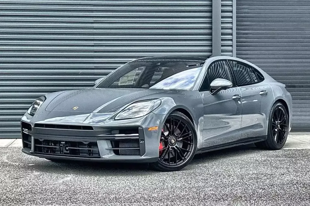 2026 Porsche Panamera GTS photo 1